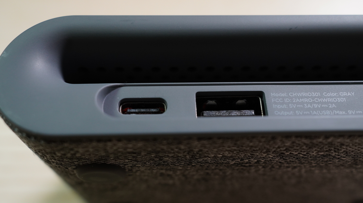 ワイヤレス充電　USBポート　タイプCポート