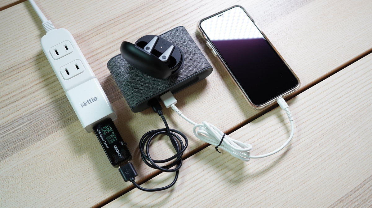 USB計測環境　電源からワイヤレス充電器　そこからスマートフォンに充電